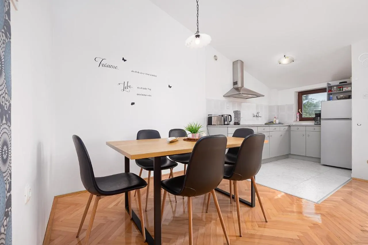 Apartment Gracia With Private Parking And Free Internet 0*, Porec Croatia