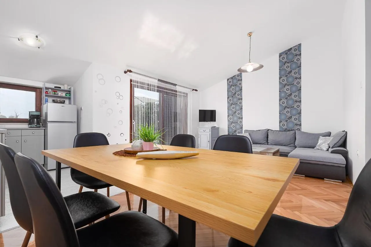 Apartment Gracia With Private Parking And Free Internet Croatia