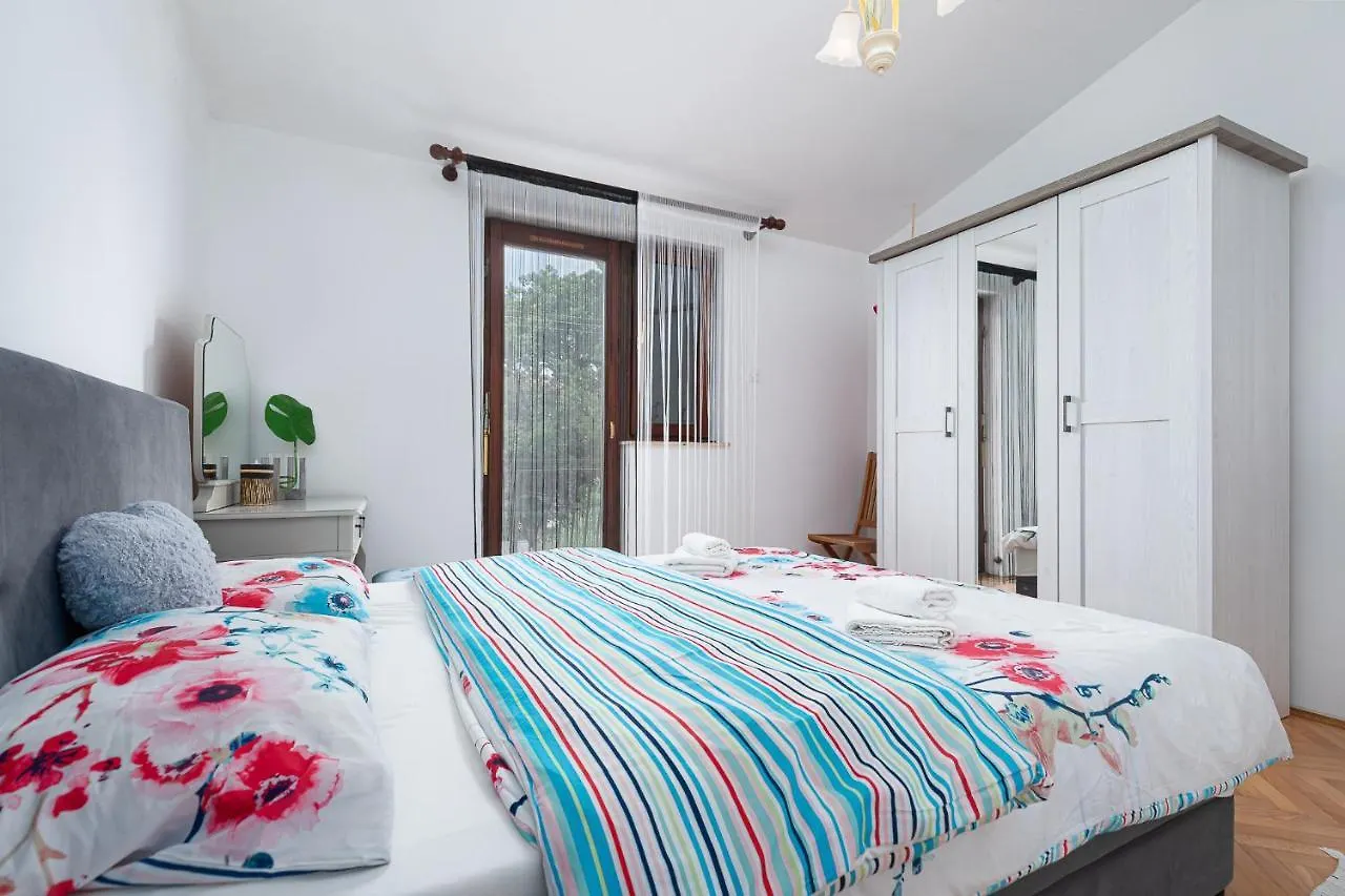 Apartment Gracia With Private Parking And Free Internet Porec