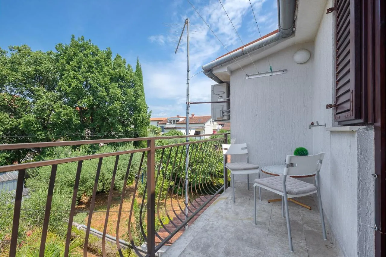 Apartment Gracia With Private Parking And Free Internet
