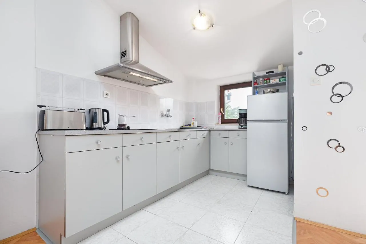 Apartment Gracia With Private Parking And Free Internet  Porec