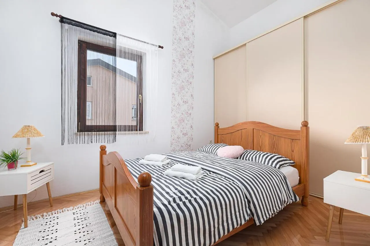 Apartment Gracia With Private Parking And Free Internet Croatia